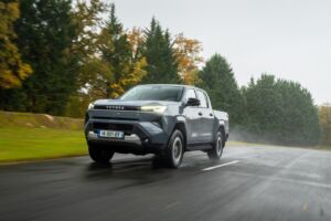 Toyota Hilux BEV: Elektrická revolúcia prichádza aj medzi pracovné pickupy